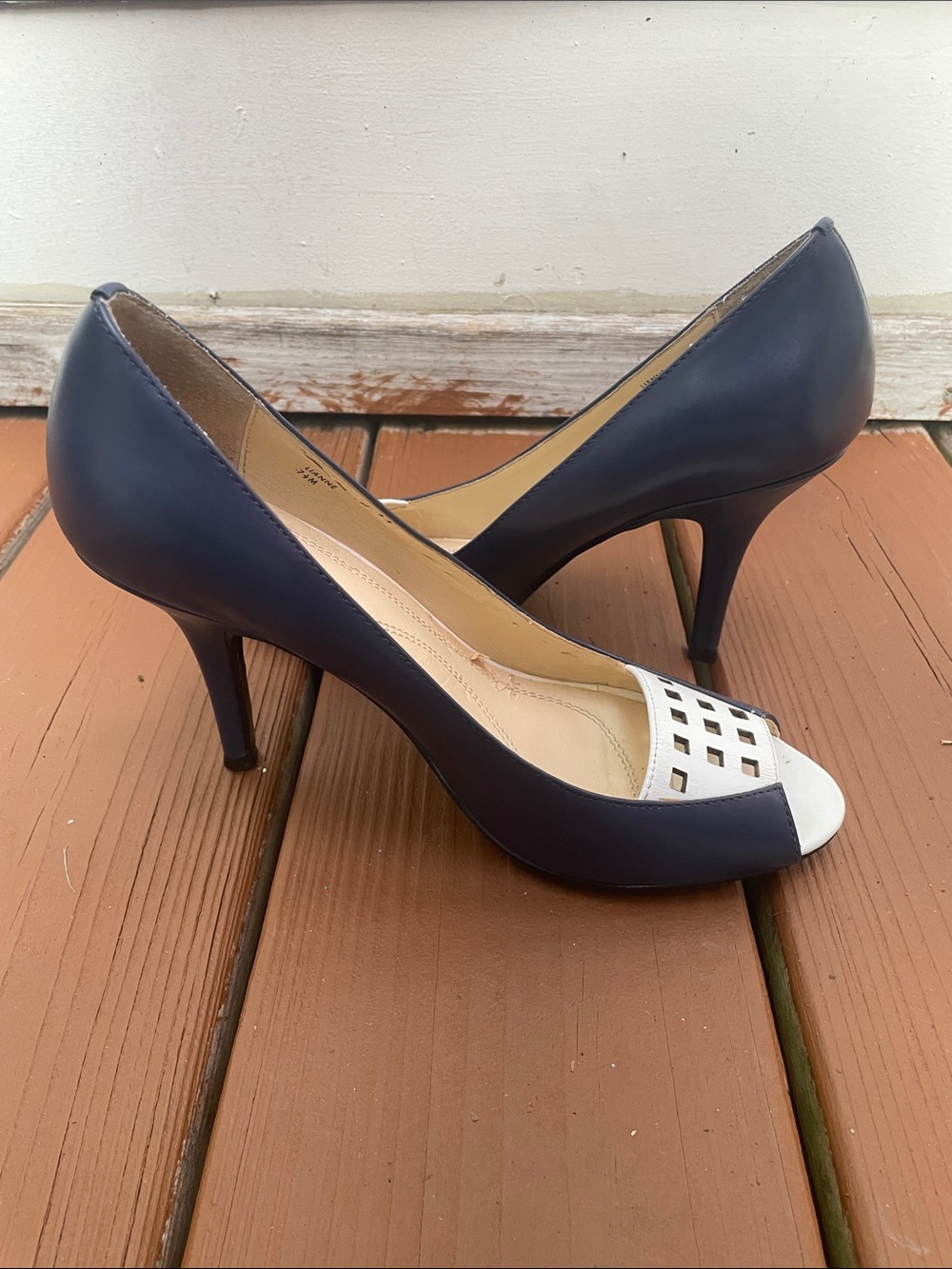 Tahari Lianne Navy Leather Peep Toe Pumps Heels Size 7.5